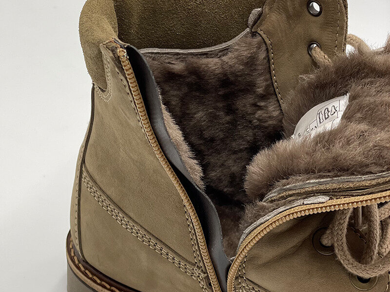 Timba veterschoen kaki met bruin lamswol gevoerd
