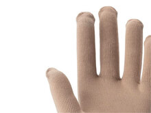 Detail vingers skafit zilverhandschoen beige